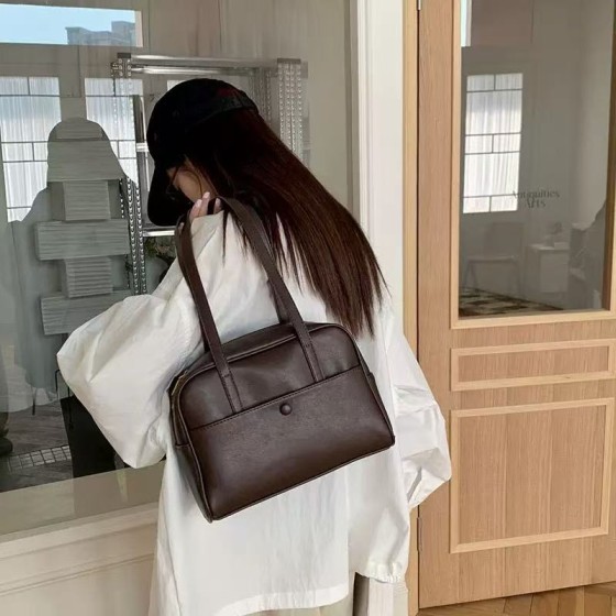 Korean niche brand women's tote bag, large capacity, retro style, cross-border women's bag, new autumn/winter style, high-end commuter bag.
